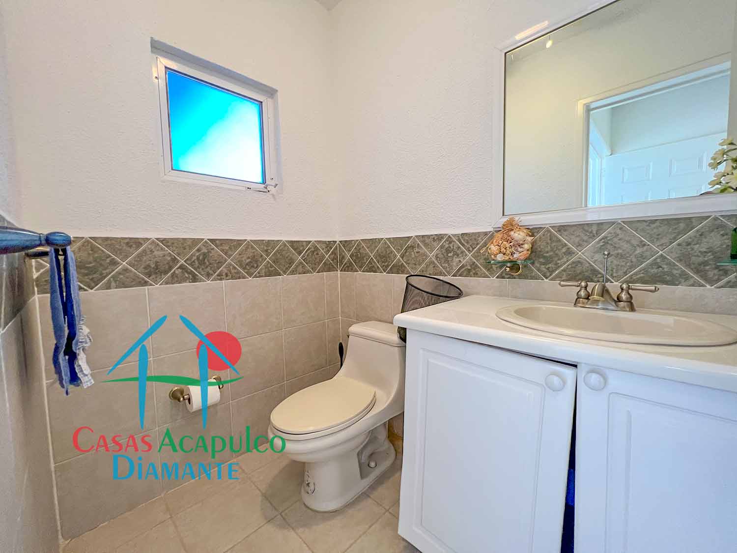 Villas Playa Diamante 66 - Baño de visitas 1